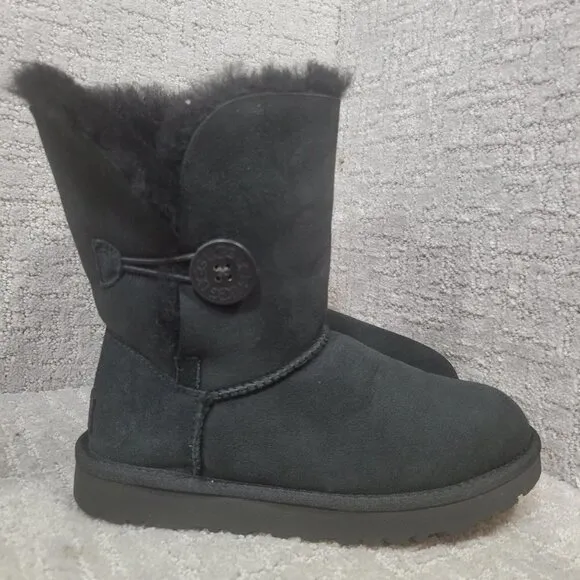 Ugg Bailey Button II Women's Size 6 US Black Suede Sheepskin Boots 1016226