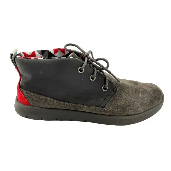 Ugg Boys Canoe Reflective Chukka Boots Leather Suede grey  red Size 6