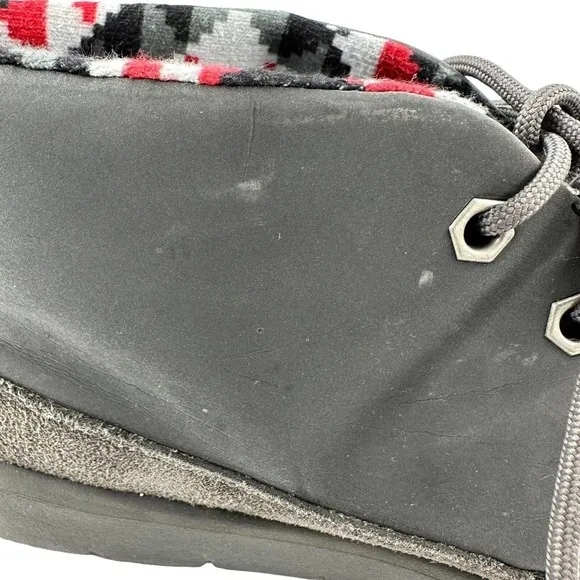 Ugg Boys Canoe Reflective Chukka Boots Leather Suede grey  red Size 6