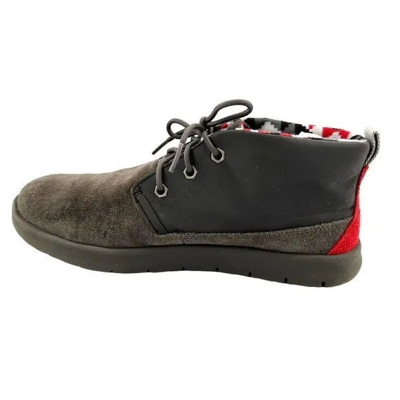 Ugg Boys Canoe Reflective Chukka Boots Leather Suede grey  red Size 6