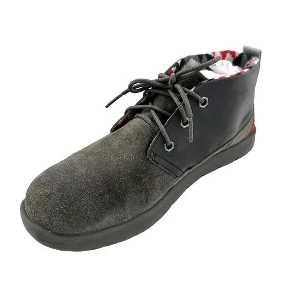 Ugg Boys Canoe Reflective Chukka Boots Leather Suede grey  red Size 6