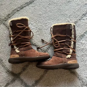 UGG Catalina Brown tall suede Leather Sheepskin Boots Shoes lace up 5