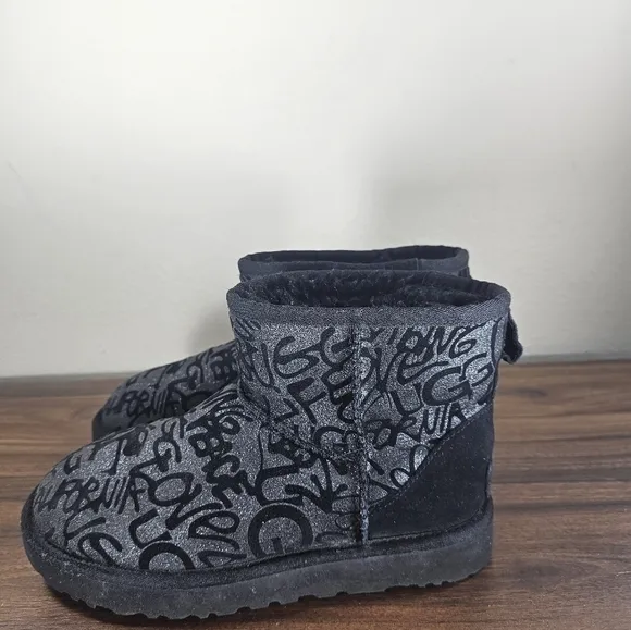 UGG CLASSIC MINI SPARKLE GRAFFITI WOMEN BOOTS SUEDE BLACK SIZE 7