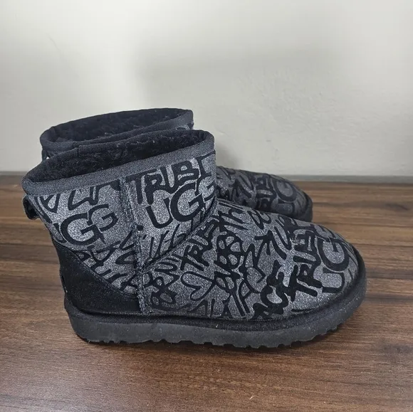 UGG CLASSIC MINI SPARKLE GRAFFITI WOMEN BOOTS SUEDE BLACK SIZE 7