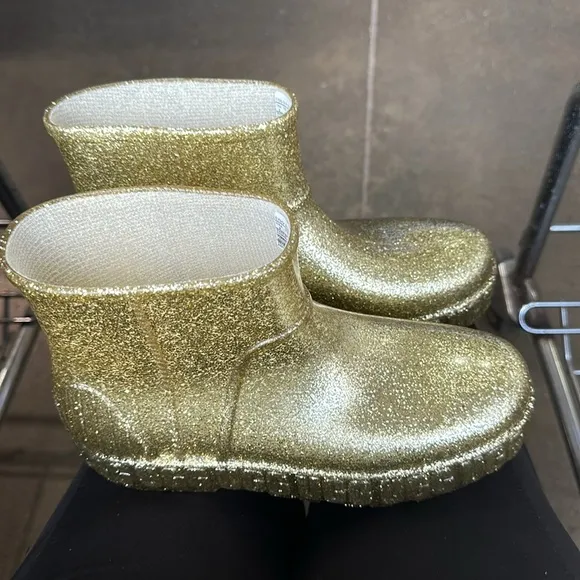 Ugg Drizlita Gold Glitter rainboots size 9 Great Condition
