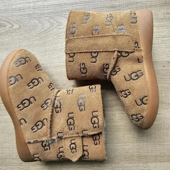Ugg Keelan Embossed Suede Boots Toddler 6 Logo Sherpa Lined EUC Classic Children