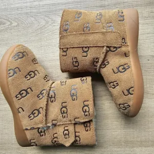 Ugg Keelan Embossed Suede Boots Toddler 6 Logo Sherpa Lined EUC Classic Children