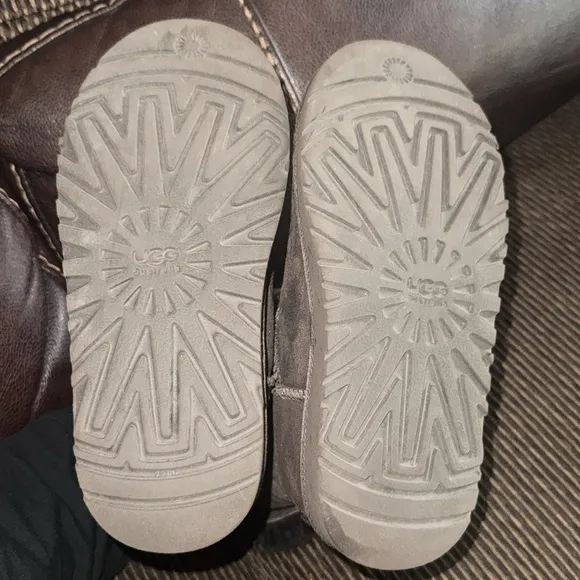 UGG kids Bailey Button II