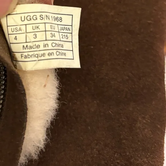 UGG Kid’s Dark Brown Suede‎ Boots with Sheepskin Lining Size 4
