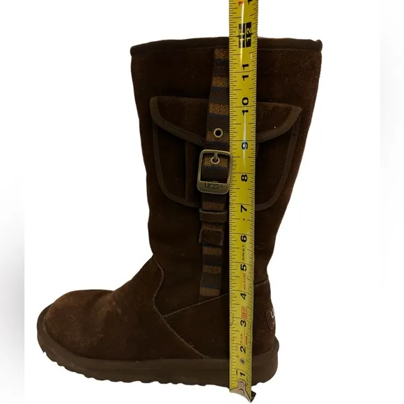 UGG Kid’s Dark Brown Suede‎ Boots with Sheepskin Lining Size 4