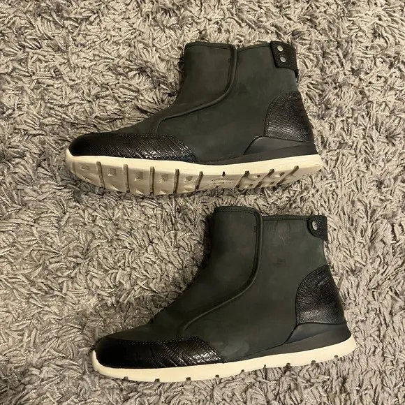 UGG Laurelle Lizard Black Suede Boots Size US 7