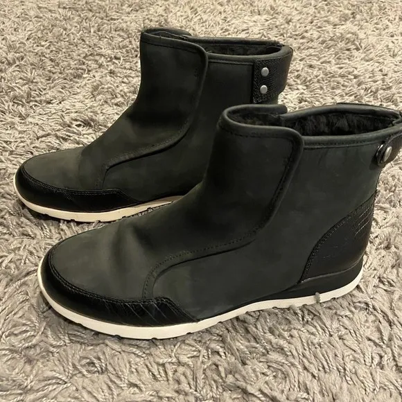 UGG Laurelle Lizard Black Suede Boots Size US 7