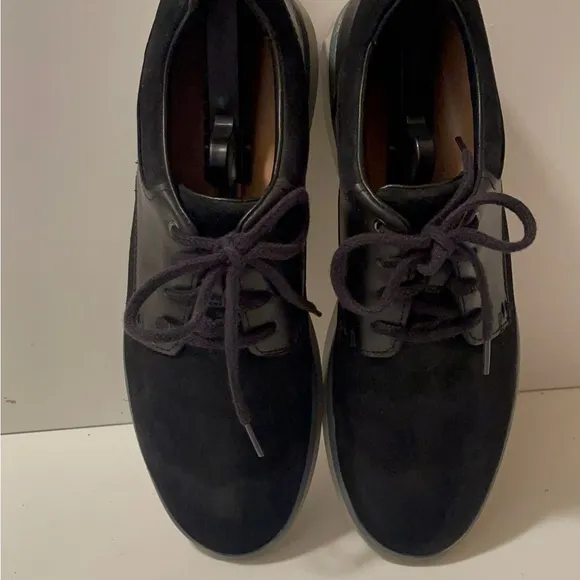 Ugg men shots in a good condition suede and leather