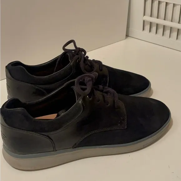 Ugg men shots in a good condition suede and leather
