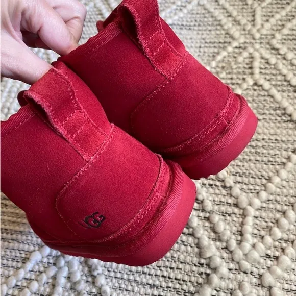 UGG Men's size US 5 Neumel Suede Chukka Boots Samba Red 3236‎