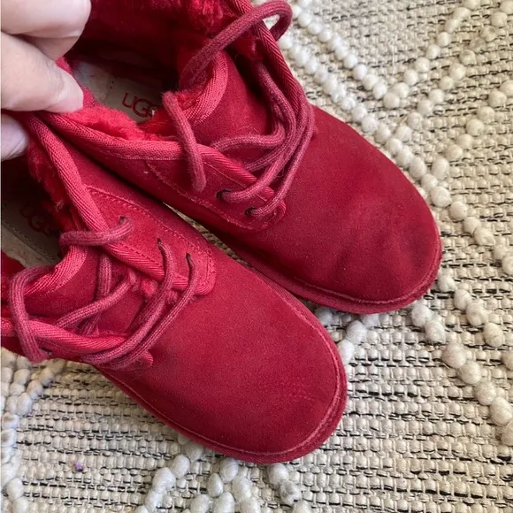 UGG Men's size US 5 Neumel Suede Chukka Boots Samba Red 3236‎