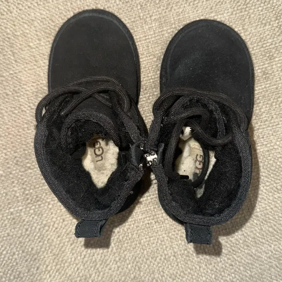 Ugg Neumel Boot ll - Kids Black Suede Boots