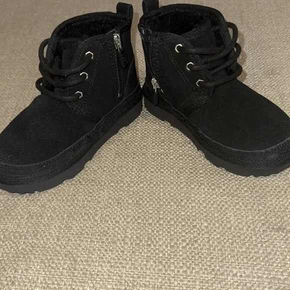 Ugg Neumel Boot ll - Kids Black Suede Boots