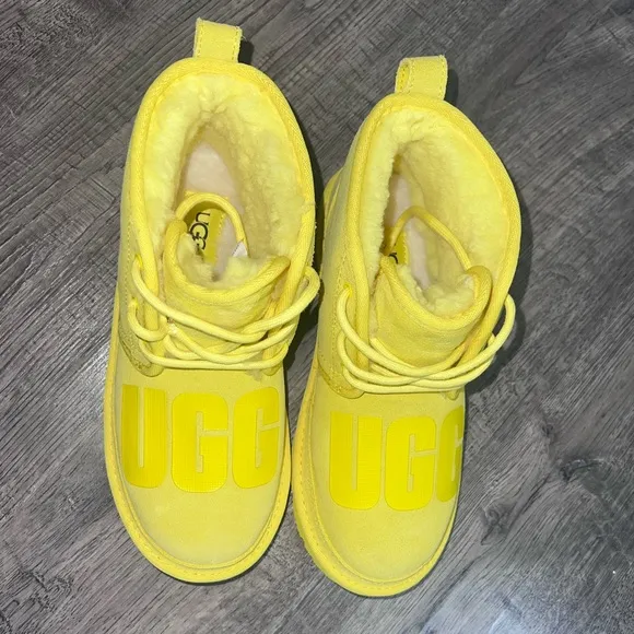 UGG NEUMEL II Scatter 1134960K Youth Size 4 Graphic Chukka Boots Yellow New