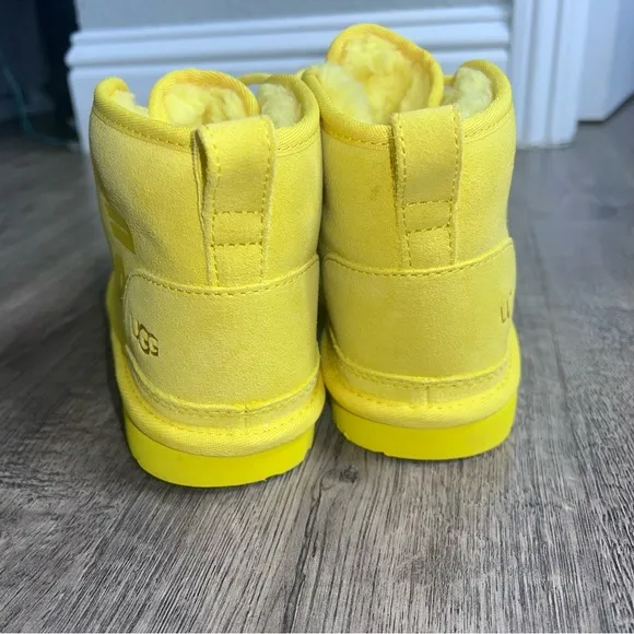 UGG NEUMEL II Scatter 1134960K Youth Size 4 Graphic Chukka Boots Yellow New