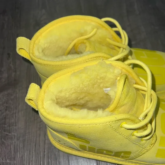 UGG NEUMEL II Scatter 1134960K Youth Size 4 Graphic Chukka Boots Yellow New