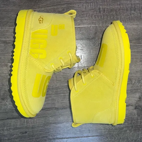 UGG NEUMEL II Scatter 1134960K Youth Size 4 Graphic Chukka Boots Yellow New