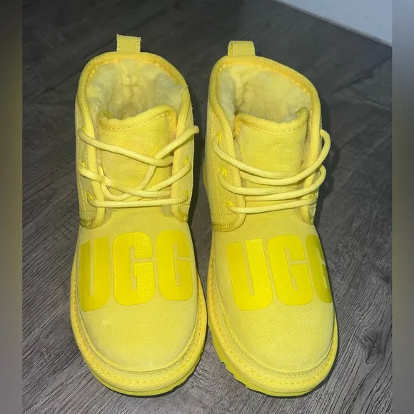 UGG NEUMEL II Scatter 1134960K Youth Size 4 Graphic Chukka Boots Yellow New