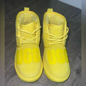 UGG NEUMEL II Scatter 1134960K Youth Size 4 Graphic Chukka Boots Yellow New