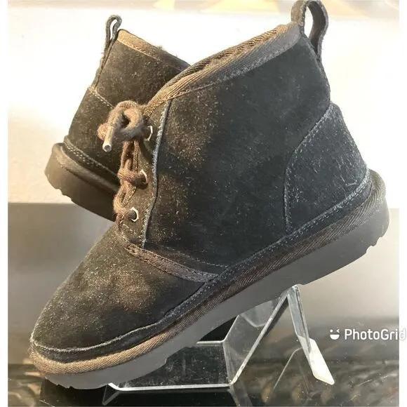 UGG Neumel II  1017320K Black Ankle Suede Boots Youth Size 3 Front Laces