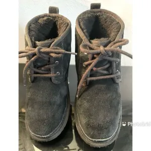 UGG Neumel II  1017320K Black Ankle Suede Boots Youth Size 3 Front Laces