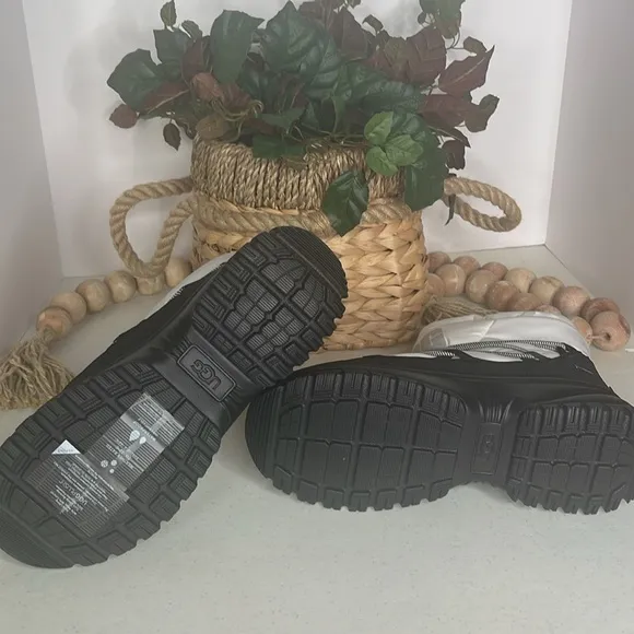 UGG Women's Yose Puffer Shell Boots Size 9
