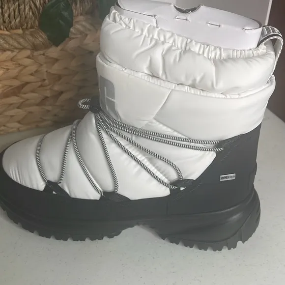 UGG Women's Yose Puffer Shell Boots Size 9