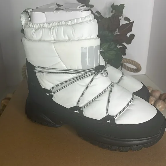 UGG Women's Yose Puffer Shell Boots Size 9
