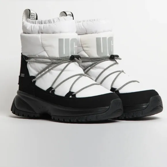 UGG Women's Yose Puffer Shell Boots Size 9