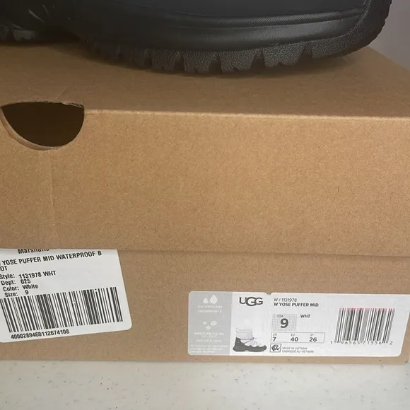 UGG Women's Yose Puffer Shell Boots Size 9