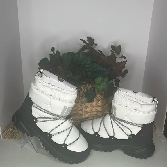 UGG Women's Yose Puffer Shell Boots Size 9