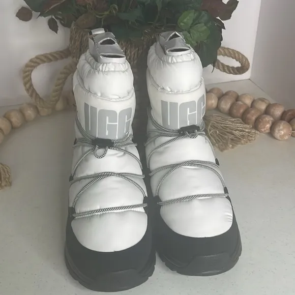 UGG Women's Yose Puffer Shell Boots Size 9