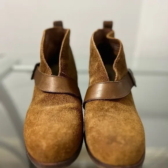 UGG Wright Belted Boots Brown Suede Size 8.5