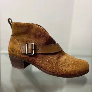 UGG Wright Belted Boots Brown Suede Size 8.5