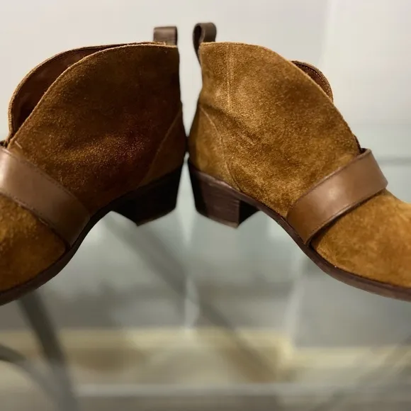 UGG Wright Belted Boots Brown Suede Size 8.5