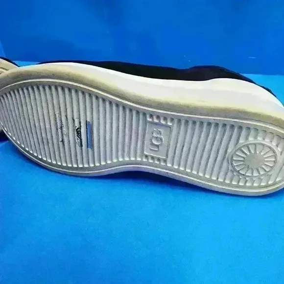 UGG Neutra 1095097 Woman’s Black &amp; White Athletic Sneakers Shoes Size 7.5