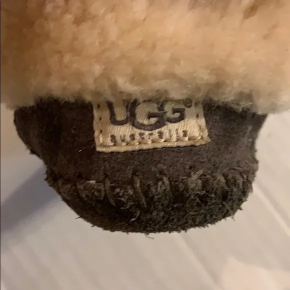 Uggs kids boots size-2-3