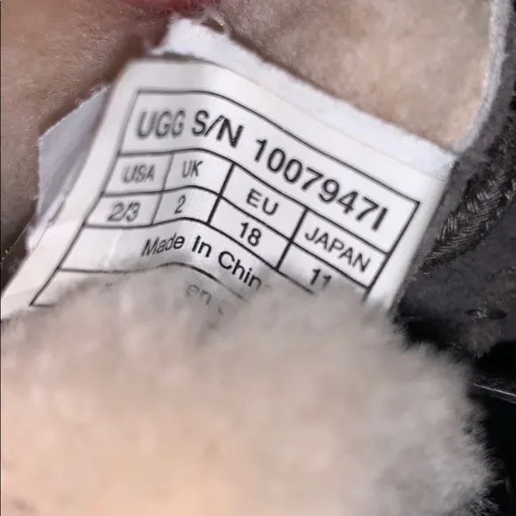 Uggs kids boots size-2-3