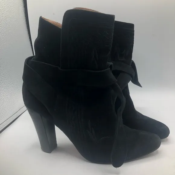 Ulla Johnson Women’s black Aggie embroidered suede boots Size 7