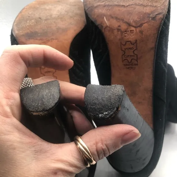 Ulla Johnson Women’s black Aggie embroidered suede boots Size 7