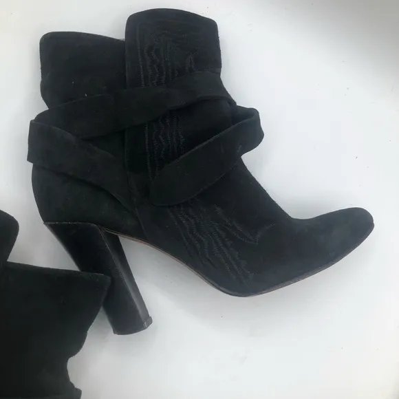Ulla Johnson Women’s black Aggie embroidered suede boots Size 7