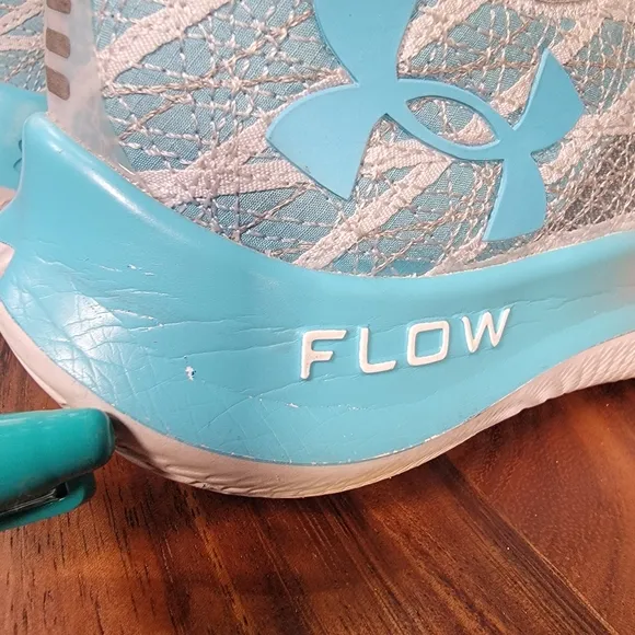 Under Armour UA W FLOW Velociti Wind 2 Multicolor Running Shoes Size 12