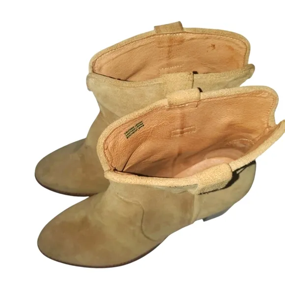 URBAN OUTFITTERS Boro Tan Suede Western Pull-on Stacked‎ Heel Ankle Boots NEW 9