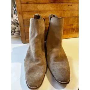 Urban Outfitters Eli Chelsea Shoe the Bear Taupe Suede Boots Men’s Sz 10