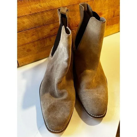 Urban Outfitters Eli Chelsea Shoe the Bear Taupe Suede Boots Men’s Sz 10